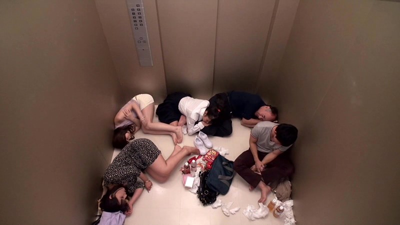 「禁断の近親相姦エレベーター」のサンプル画像