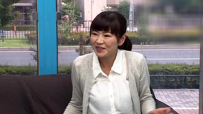 「西岡奈央 43歳 旦那と同じ会社で働く平日の昼休みに欲求に火を付け、マジックミラー号に乗車し淫乱になった後、何もなかったかの様に職場に戻る人妻 第3章」のサンプル画像