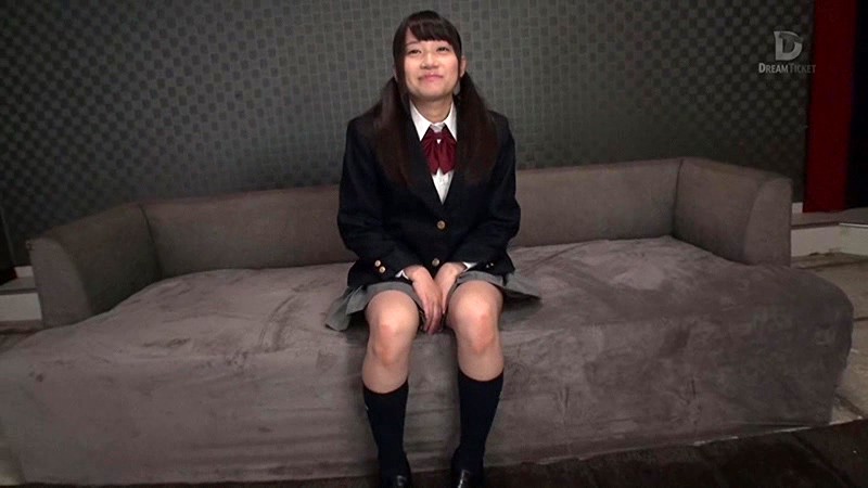 「制服を脱ぎ淫らな姿をカメラに晒す女子校生の大島美緒」のサンプル画像3