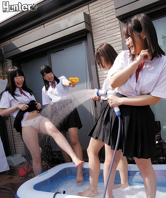「女子校生たちの水遊びで透ける下着や着替え姿に大興奮」のサンプル画像2