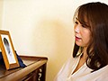 「夫の面影を持つ息子と未亡人母 翔田千里」のサンプル画像1