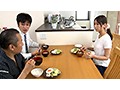 「家庭内の至る場所で義父に初アナルを仕込まれる美人嫁 中尾芽衣子」のサンプル画像1
