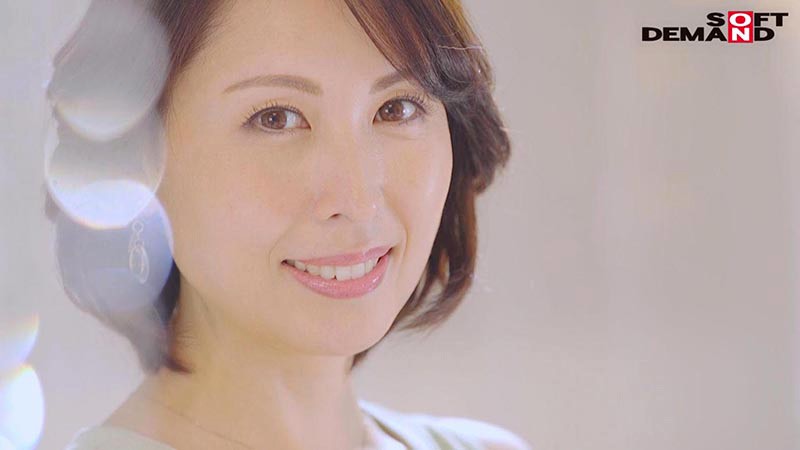 「「美」と「聡明さ」を兼ね備えた現役美容家 41歳 佐田茉莉子 AV DEBUT」のサンプル画像4