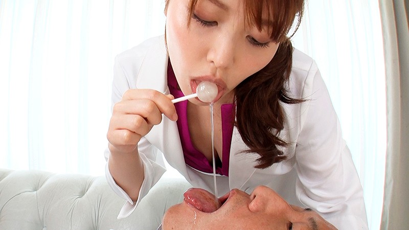 「唾液をたっぷり飲ませてココロの治療をする接吻心理療法士・新村あかり先生のお仕事」のサンプル画像2