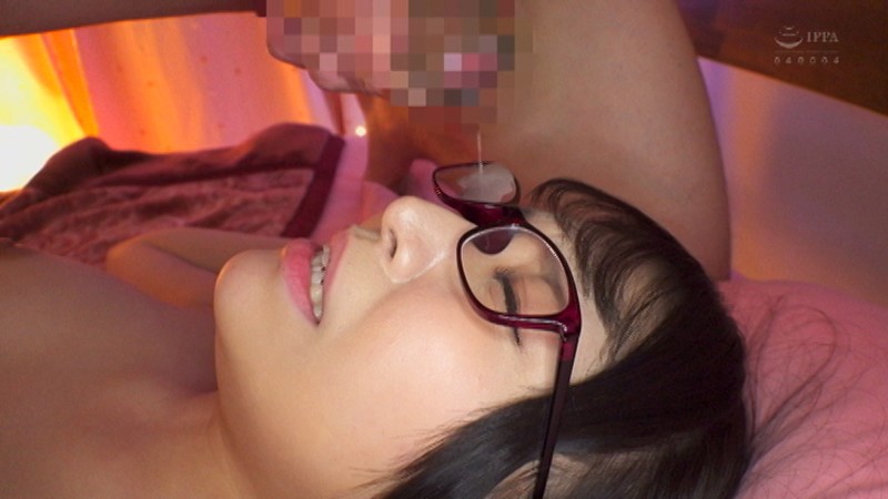 「メガネをかけるとお漏らしして発情するメスイキ女 加藤ももか」のサンプル画像20