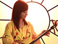 「三線持って沖縄から上京してきたばかりの19歳!Hcup巨乳の島人AVデビューでイーヤーサーサー 楪カレン」のサンプル画像1