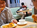 「サイレント逆レイプ 声の出せない状況で...、誰にもバレないように強制射精してくる小悪魔密着囁きお姉さん。 唯井まひろ」のサンプル画像9