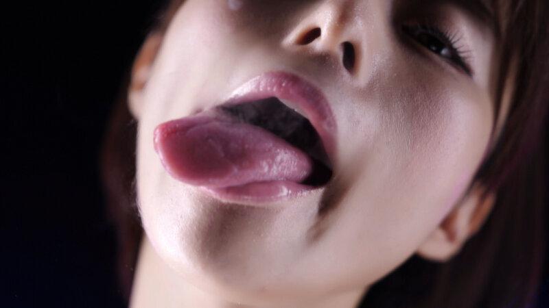 「魔性の淫語を囁きながらアダルトな接吻を施す官能的なシチュエーション 月乃ルナ」のサンプル画像2
