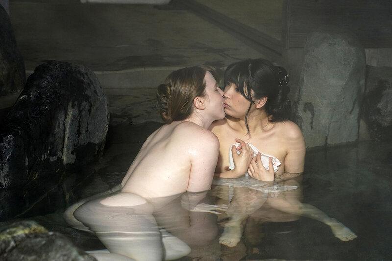 「旅行先の温泉で日本人の女の子を喰いまくる金髪レズビアン」のサンプル画像16