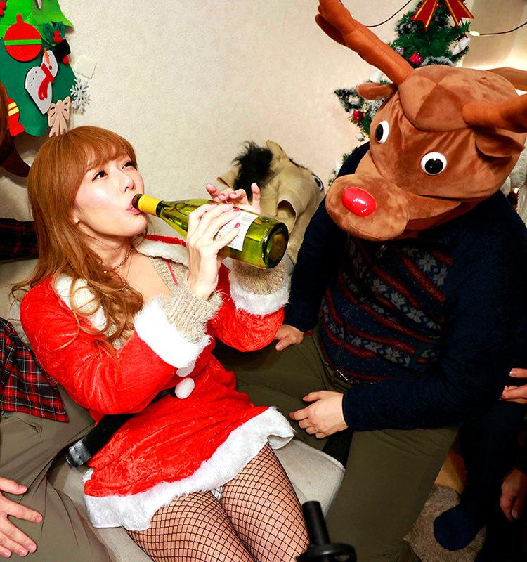 「クリスマスイブに道で寝ていた泥酔女を持ち帰ったらとんでもない酒淫乱で友達10人と3日3晩ハメまくった 皇ゆず」のサンプル画像16