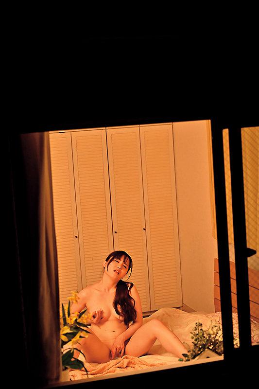 「「女の子のおマ○コに挿れてみる？」向かいの部屋に住んでいるLGBTの童貞くんを誘惑する欲求不満タダマン妻 前嶋美樹」のサンプル画像2