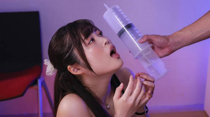 女子アナの望月あやかは洗脳され生放送中にクソ穴から浣腸大噴射 | エッチ満載のアダルト動画