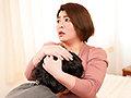 「爆乳すぎる新しいお義母さん 岡江凛」のサンプル画像2