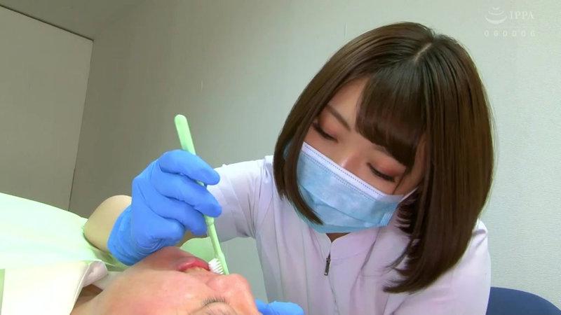 「ゴム手袋Mフェティッシュ 痴女歯科衛生士に手袋で変態ザーメン搾り取られるClinic」のサンプル画像1
