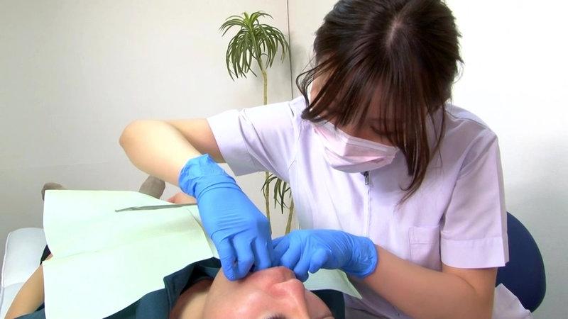 「ゴム手袋Mフェティッシュ 痴女歯科衛生士に手袋で変態ザーメン搾り取られるClinic」のサンプル画像13