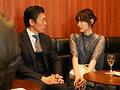 「生徒の誘惑に理性を保った俺が、人妻になったその子の色気に負けた12年後の再会 岬さくら」のサンプル画像2