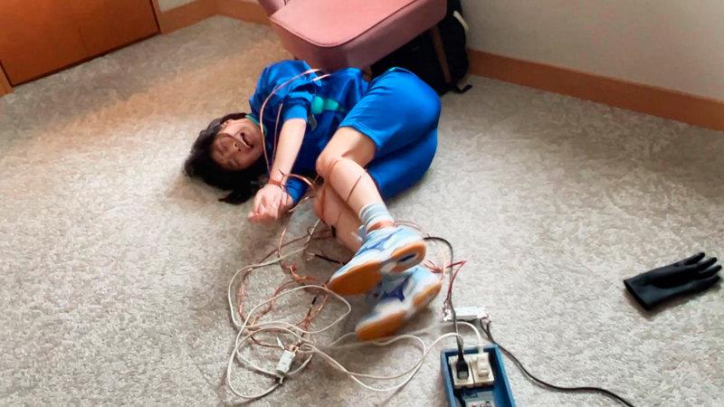 「通電ワイヤーショック洗脳実験 部活終わりの少女に電極巻き付け、瀕死寸前パブロフマインドコントロール。 佐野なつ」のサンプル画像6