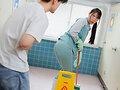 「「ズボン破れてますよ?」ピタパン女子のズボンが破れてデカ尻Tバックが目の前に!エロ尻を見せつけられて興奮したボクはデカチンを突き挿して…」のサンプル画像4