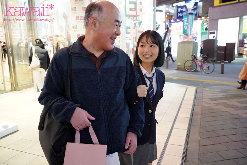 「唾液交換ベロベロ顔面アナル舐めイラマネバスペごっくん男潮最後は中出しもOK！ 「もうおじさん無理だってばぁ…」絶頂直後の中年チ○ポに追撃舐め濃厚パパ活デート 日向なつ」のサンプル画像1