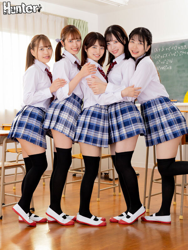 「女子率99％！ミニスカ×ニーハイ女子ばかりの学校で絶対領域パンチラに毎日フル勃起！朝から始まって授業中、休み時間、放課後…常にヤラれまくり！」のサンプル画像1