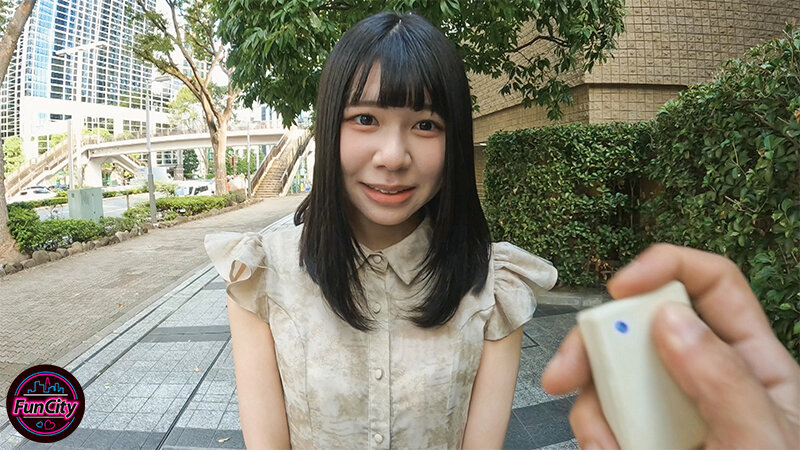 「恥ずかしい露出デートでアヘ潮ダダ漏れしちゃった敏感ロリっ娘 りょうちゃん19歳」のサンプル画像2