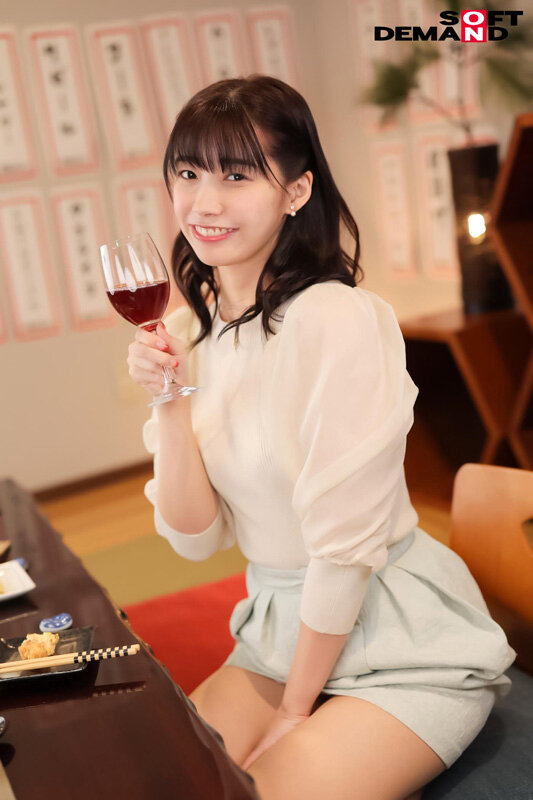 「居酒屋の個室で寝落ちする泥酔美女に介抱するフリしてこっそりナマ挿入しまくった絶倫アルバイトのボク」のサンプル画像8