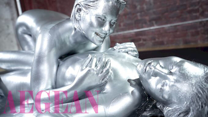 「銀粉レズ 異常な姿で愛し合う変態レズカップル」のサンプル画像5