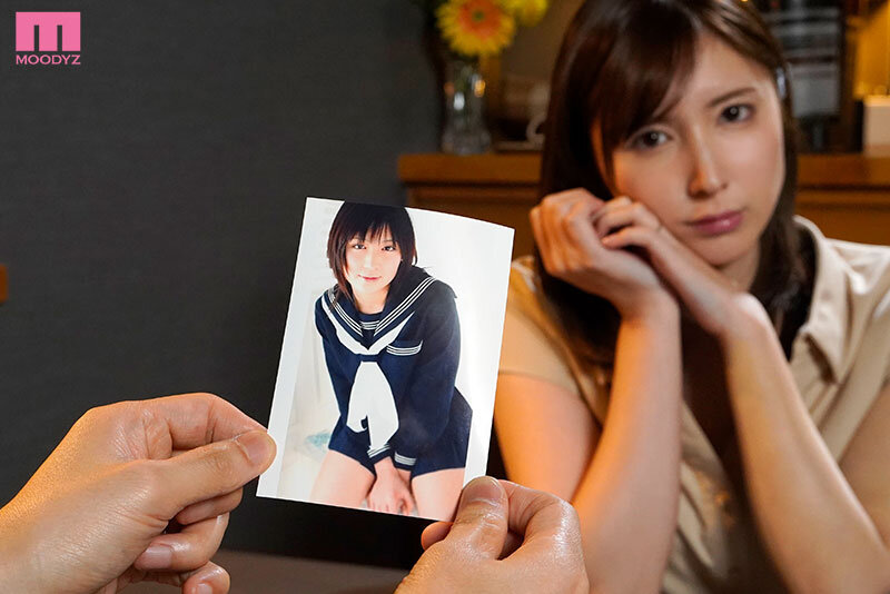 「年上の妻みうに制服着せて青春SEX 大好きな妻の10代を妄想して出会った頃のようにハメ狂いした週末 仲村みう」のサンプル画像1