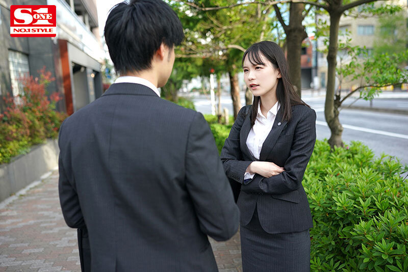 「いつも僕を見下してくる可愛いけど生意気な後輩と出張先で一晩一緒に過ごしたら…何度もチ○ポ欲しがってきた！ 村上悠華」のサンプル画像1