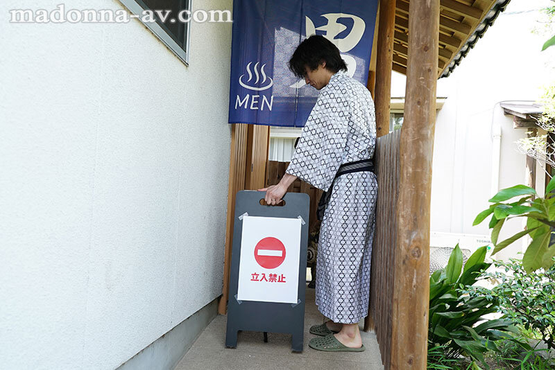 「妻にタオル1枚だけ渡して、変態男が集う男湯に入らせてみましたー。 一乃あおい」のサンプル画像2