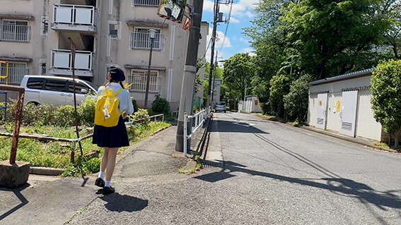 「つきまとい11 細くて天使のような音色を奏でる美少女を電車内から路地まで執拗につきまとい睡眠強姦 自宅付近で無邪気に遊んでいる姿に声をかけ連れ去り監禁飼育」のサンプル画像2