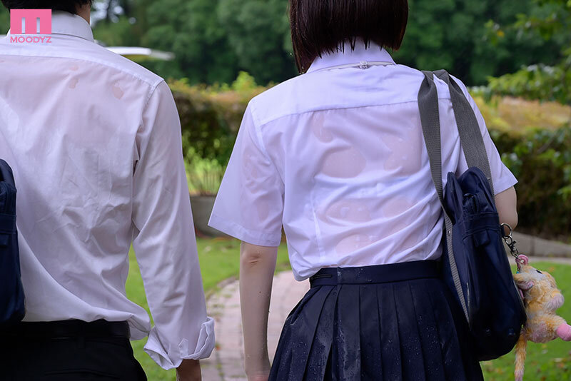 「突然の大雨…濡れ透けNTR いつもJK彼女を送ってさよならする田舎の終着駅で知らない中年オヤジのチ○ポの虜になっているなんて… 水卜さくら」のサンプル画像1