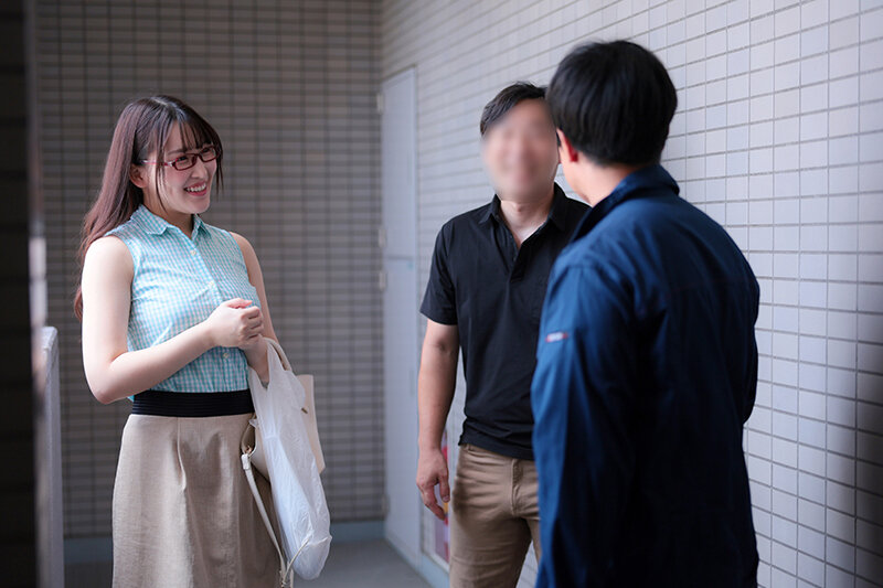 「自宅でこっそり売春していたら管理人に見つかり脅されオナホに堕ちた巨乳妻 美波汐里」のサンプル画像1