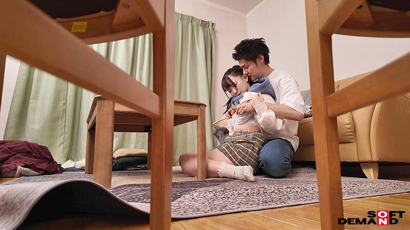 「お掃除ロボットにカメラをつけて娘を見守っています。お掃除ロボットに仕掛けたカメラは放課後の我が家でSEX三昧のヤリチンと娘のハダカを記録していた。 南日菜乃」のサンプル画像3