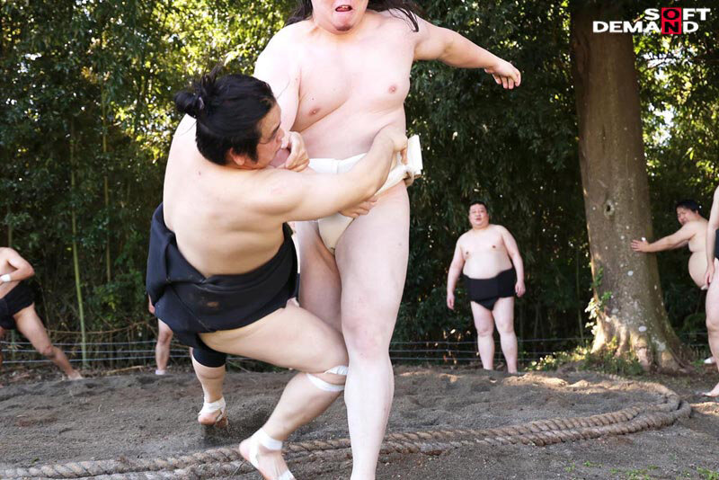 「相撲部屋の紅一点、美人女将に1日密着取材。弟子9人の猛烈な性欲をサポートするどすこい性生活 大槻ひびき」のサンプル画像8