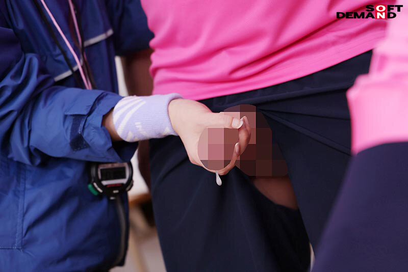 「手コキに若き汗を捧げる女子校生たち。私立新中野学院「発射部」」のサンプル画像10