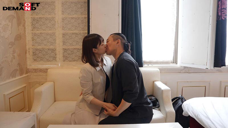 「帰宅が遅いのは残業のせい…だけじゃないかも 川崎奈々 36歳 素人人妻がAV初出演」のサンプル画像5