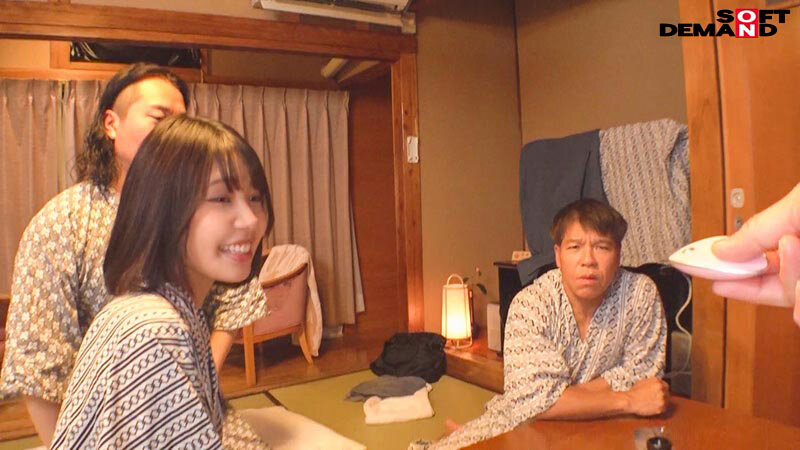 「結婚4年目 旦那では受け止めきれない性への欲求を胸に 本物人妻 梅田みなみ 29歳 最終章 地方温泉旅館で露出・放尿 限界マゾイカセ不倫」のサンプル画像7