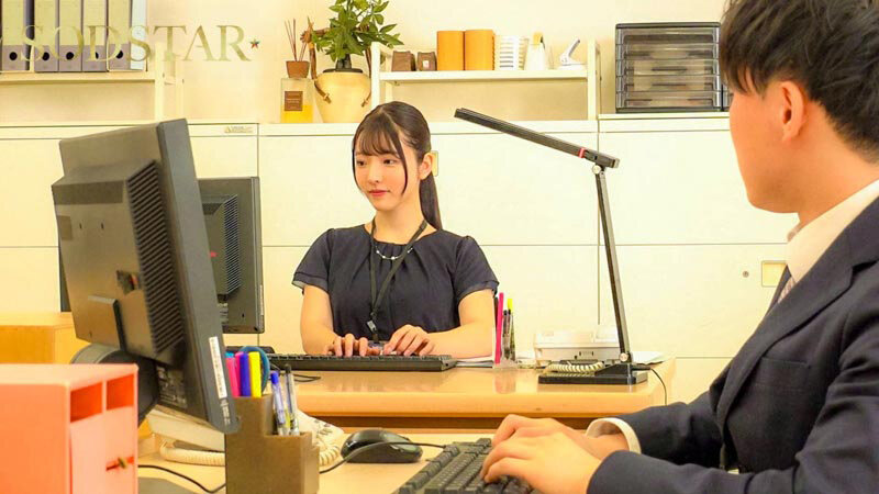 「職場でもお構いなしにバレたらヤバい場所で涙目イラマ 年下部下を沼らせる喉奥性感帯のシゴデキ女主任 彩月七緒」のサンプル画像3