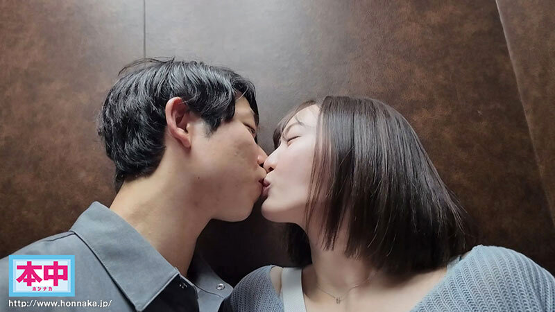 「横浜デートして、野外キスして、イチャついて流れでラブホに入って一発射精してももう1回ヤリたい… ノーカットハメ撮り中出し2本番と顔射。美谷朱音と休日のプライベートSEX120分」のサンプル画像2