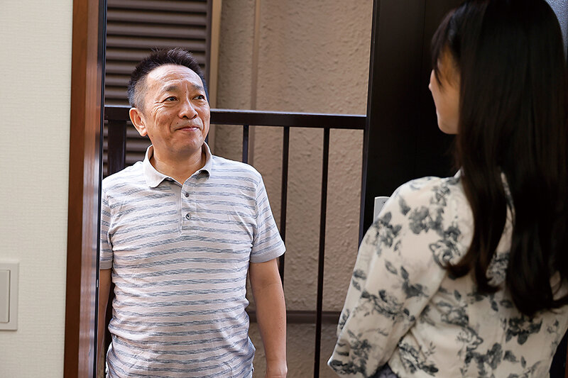 「義父に弄ばれた一週間 快感の虜になった巨乳若妻 小野坂ゆいか」のサンプル画像1