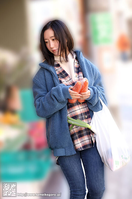 「ド堅い家に生まれ、ド真面目に結婚、ド真面目に内職…控えめで上品な性格と裏腹に 絶頂113回 チク攣237回 恥じらいAcup 乳首でイって顔射懇願するド変態なスレンダー新妻 槇原とわ」のサンプル画像3