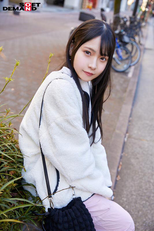 「【彼氏に内緒で初撮り】演劇部大道具の裏方ヲタク女子大生を寝取って中出し 根暗かと思いきや コスプレセックス大好き肉食女子でした ゆな 21歳 由奈」のサンプル画像2