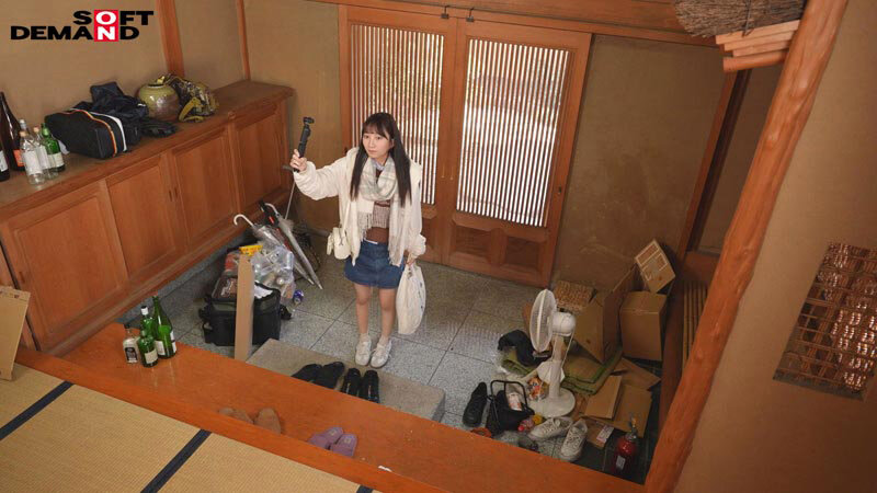 「長身スレンダー美女が粘着オジサン達にかわりばんこでずーーっとイかされ続ける1日限りのワケあり合法共同生活 18歳絶頂開発 皆川らん」のサンプル画像2