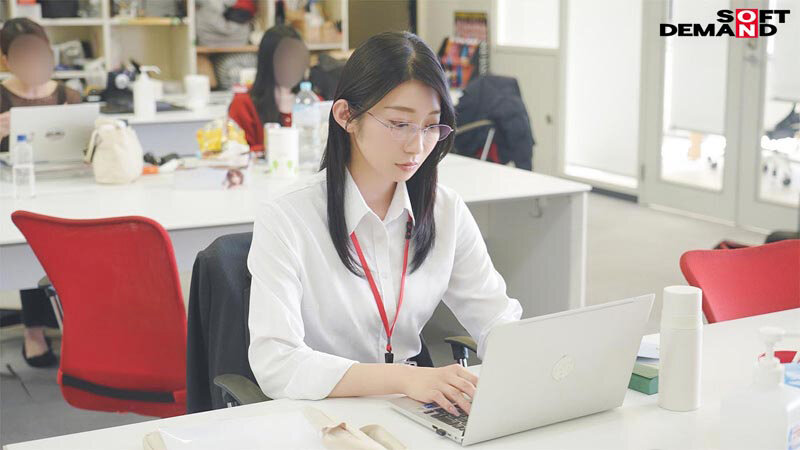 「秘書 守屋よしの 初AV出演」のサンプル画像4