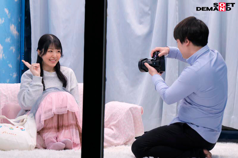「逆転マジックミラー号パート11 お洒落女子に「写真を撮らせてもらえませんか?」と声をかけ承認欲求を満たしたい素人娘をマジックミラー号に連れ込んでマジックミラーを逆転させてデッサン会場で生SEXを大公開するハメに!」のサンプル画像8