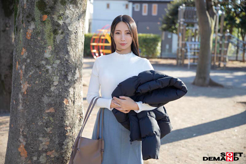 「45歳 今が一番キレイな私だって事 主人(あの人)に伝えたいんです 馬場紗奈 素人人妻がAV初出演」のサンプル画像4
