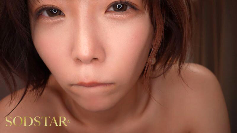 「【完全主観×顔面特化】超接近ゼロ距離で寝取られる快感 非常識痴女の囁き小悪魔誘惑逆NTRでチンバグ必須!! 紗倉まな」のサンプル画像15
