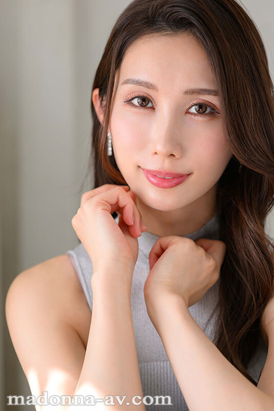 「上品…、清楚…、《淫ら》に豹変。 京香栞 38歳 AV DEBUT」のサンプル画像1
