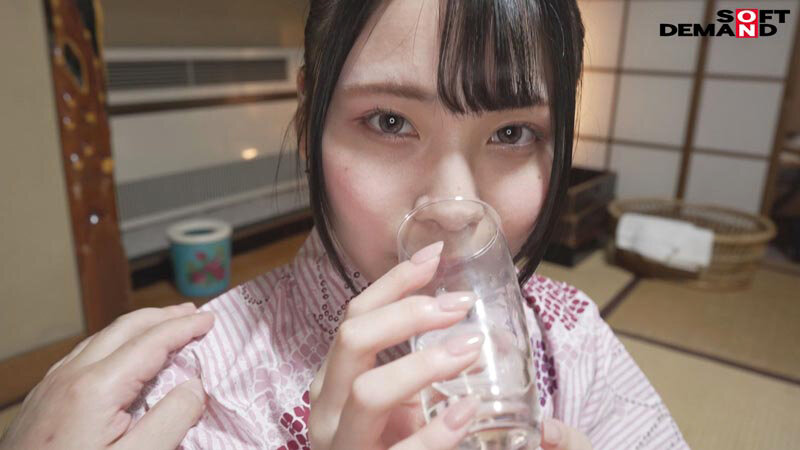 「【おじさんチ〇ポ沼にハマる 】 肉食地味っ子 JD が彼氏に内緒で絶倫おじと1泊6射！こっそりコスプレ中出し温泉旅行！ ゆな 21 歳 由奈」のサンプル画像16